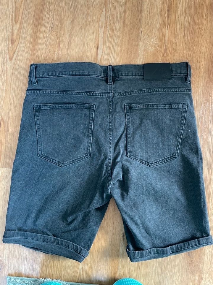 H&M Shorts Größe 32 grau in Groß Wittensee