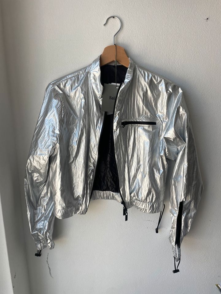 Silbermetallic-Jacke in Lappersdorf