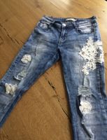 Jeans mit Blumen Applikationen und Strass Gr. 36 Bayern - Reckendorf Vorschau