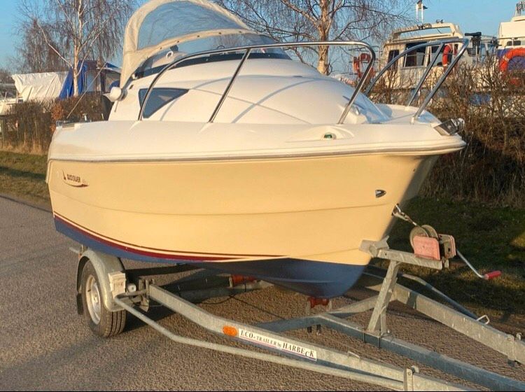 Kajütboot QuickSilver 460 in Sagard