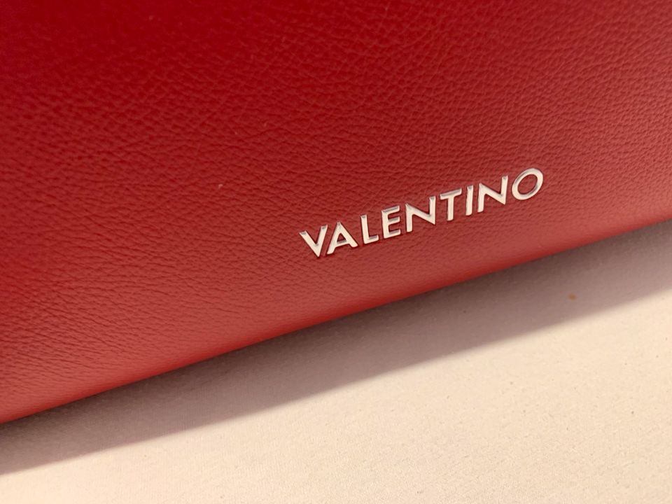 taschen valentino rot neu in Frankfurt am Main