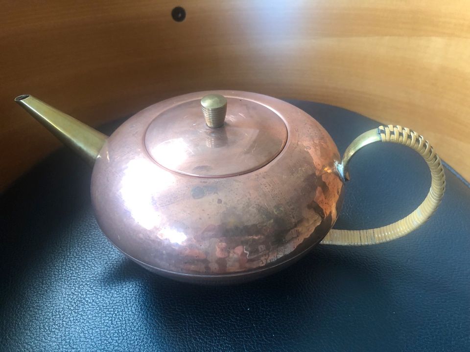 Sammlerstücke:Kupfer Teekanne, Zinnteller, hochwertiges Porzellan in Aachen