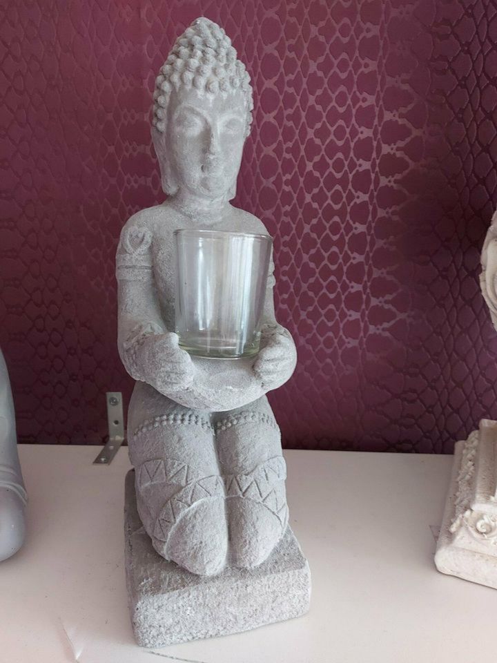 Buddhafigur Zement mit Teelichtglas 34cm NEU in Wehretal