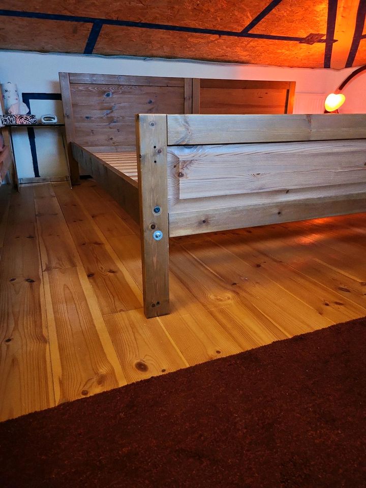 Großes Schlafzimmer Bett 2 x 2 Meter mit neue Matratze in Dresden