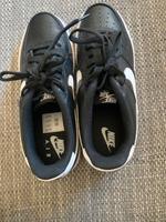 Nike Air Schuhe Gr 38,5 Hessen - Haunetal Vorschau