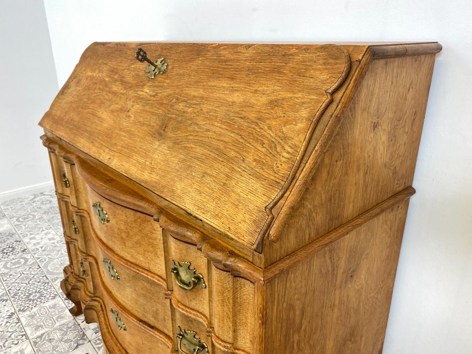 WMK Wunderschöner und gut erhaltener dänischer antiker Sekretär aus vollem Eichenholz mit klassischen Messingbeschlägen # Schreibtisch Desk Kommode Schreibschrank Schreibkommode Biedermeier Vintage in Berlin