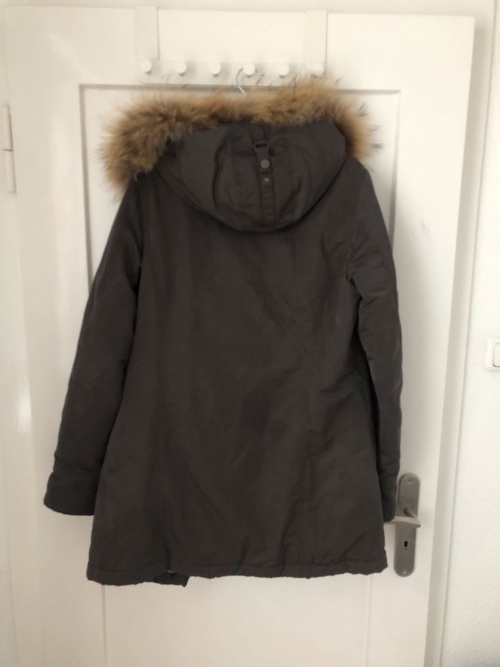 Daunenjacke Parka Winterjacke in Frankfurt am Main