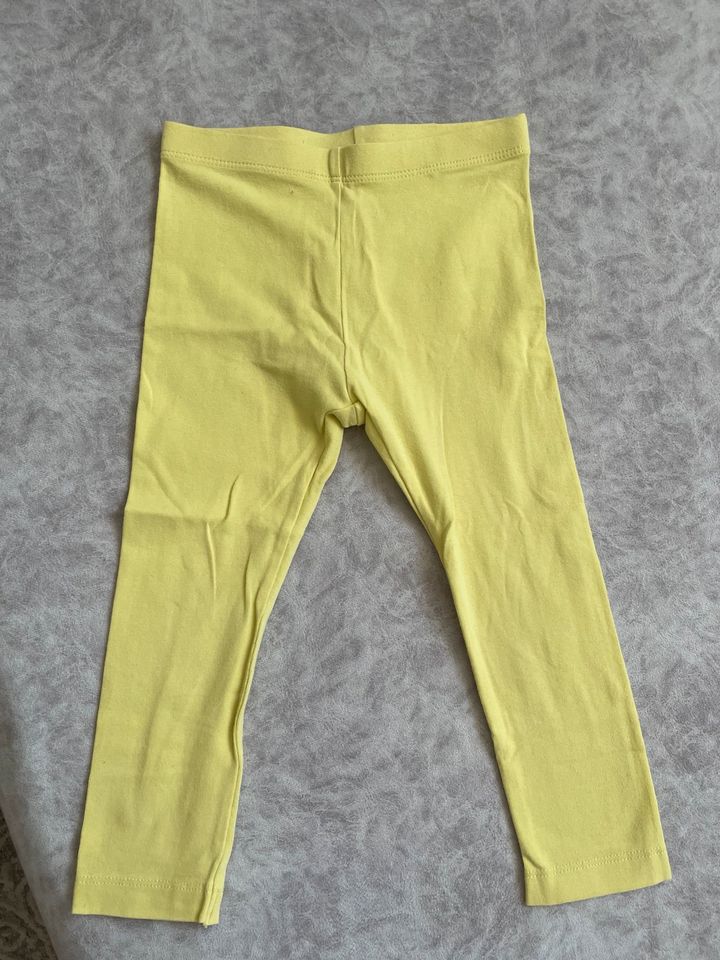 Mädchen Leggings, Kleider, Unterhemd, Badeanzug Gr. 92 in Landshut