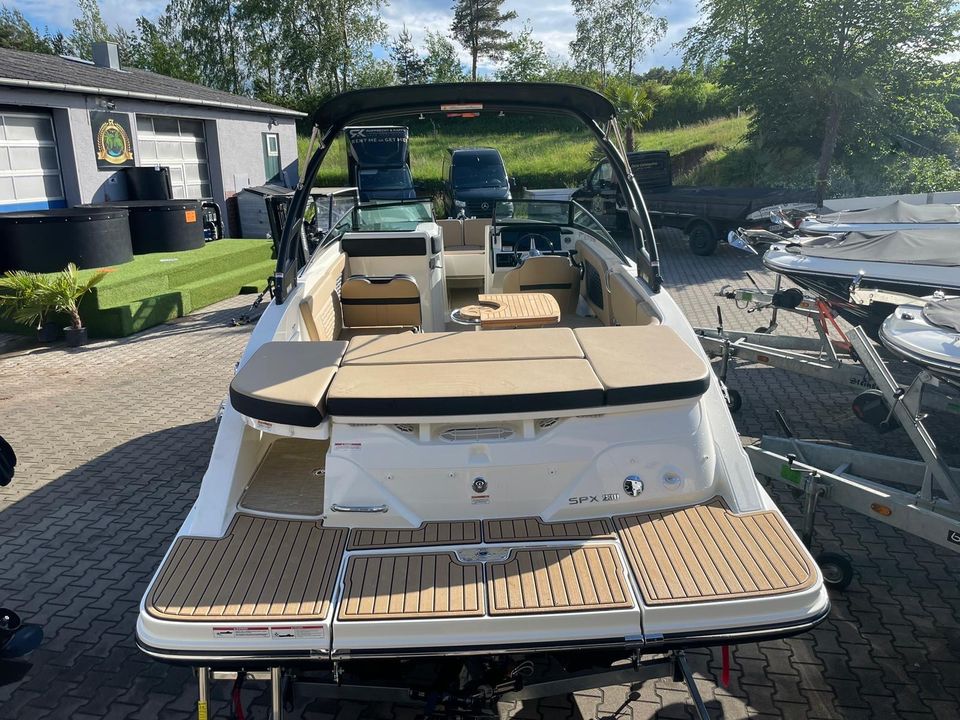 Sea Ray 230 SPX Motorboot mit Heckdusche auf Trailer zum Mieten in Parkstein