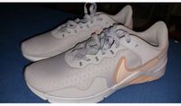 Nike Sportschuhe Gr. 40 Sneaker Laufschuhe Damen NEU silber grau Bayern - München-Flughafen Vorschau