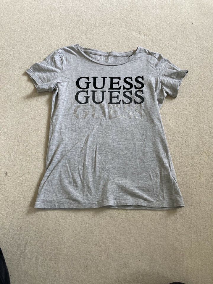 Shirt von ‚Guess‘, Größe XS in Bremen