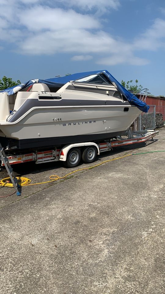 Motorboot Bayliner Ciera 2655 mit Bodenseezulassung inkl Trailer in Lindau