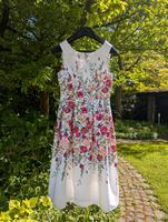 Sommerkleid / Cocktailkleid mit Blumenmuster *wie neu* Köln - Bickendorf Vorschau