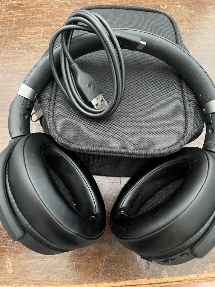 Sennheiser BT Kopfhörer Over Ear Active Noise Cancellation HD 450 in Leipzig