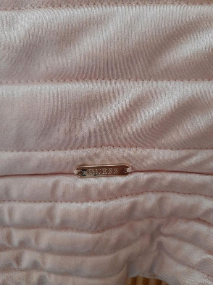 GUESS STEPPJACKE ROSA in Langerwehe