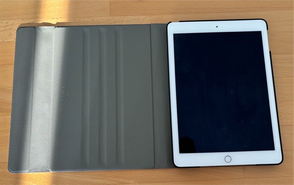 IPAD AIR 2 + Hülle mit Tastatur (Bluetooth) in Dortmund