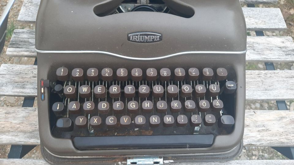 Triumph Norm Schreibmaschine Koffer in Stadtbergen