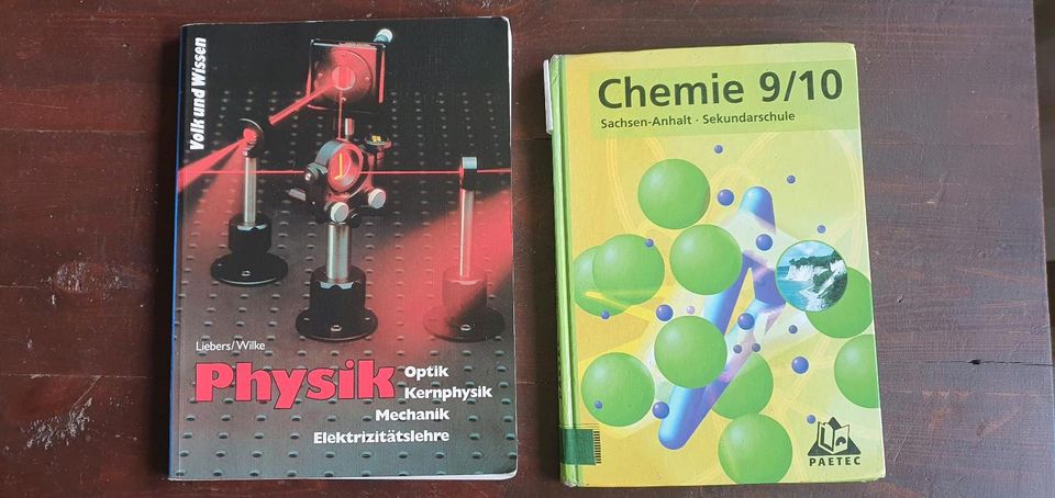 2 Schul-Bücher Physik und Chemie Klasse 9 und 10 in Magdeburg