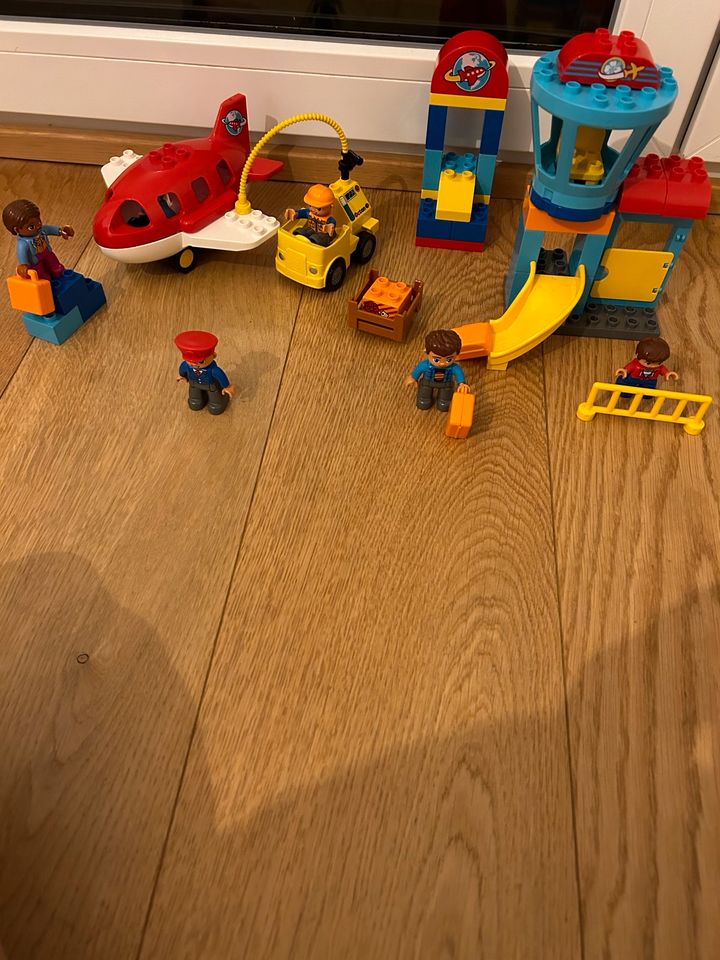 Lego Duplo Flughafen in Haar