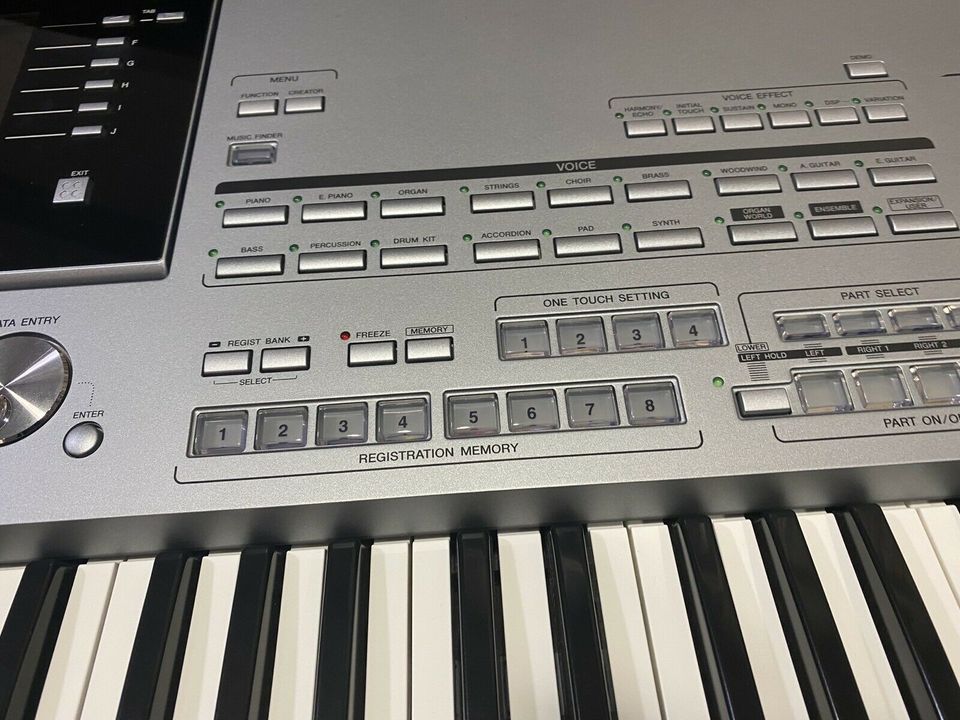 YAMAHA Keyboards Tyros 5 61 und 76 mit Gewährleistung in Pforzheim