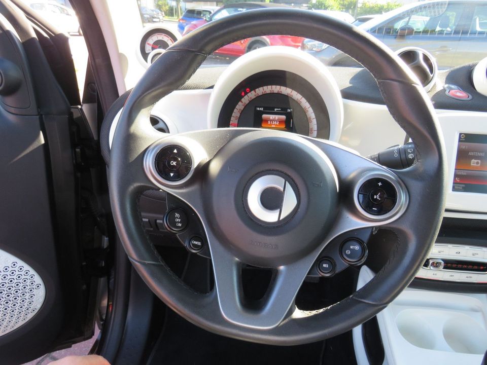 Smart FORTWO COUPE  PASSION*PanoDach+NAVI+TEMPO* in Nürnberg (Mittelfr)