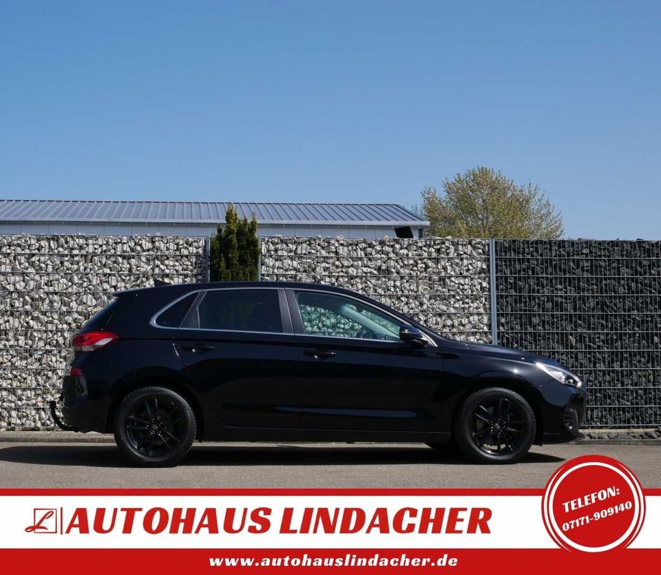 Hyundai i30 1.6 CRDI Premium +LED +Leder in Schwäbisch Gmünd