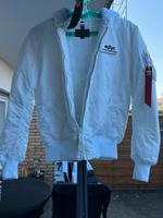 Alpha Industries Bomberjacke Jacke Hell/Strahlend weiß weiss Nordrhein-Westfalen - Siegburg Vorschau