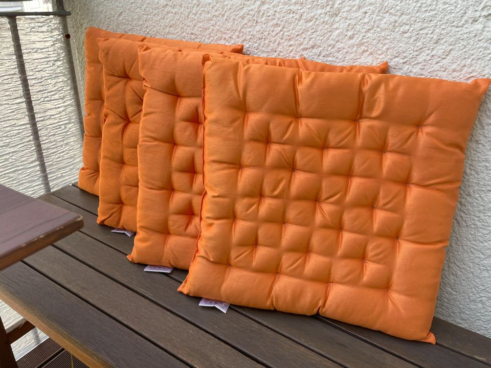 4 Kissen orange für Balkon, Terrasse oder innen in Berlin