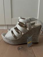 Bench Sandalen Schuhe Keilabsatz Neu Niedersachsen - Schwanewede Vorschau