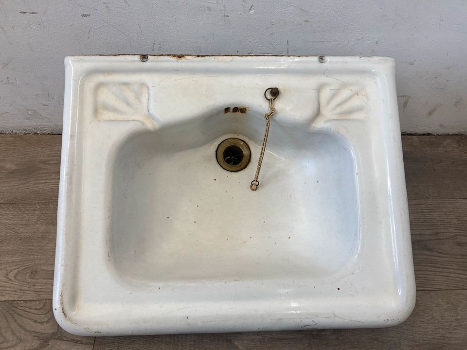 #A altes DDR Emaille Waschbecken Vintage Badezimmer klein weiß in Burgstädt