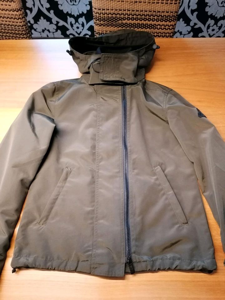 Superdry Markenjacke Jacke Gr. 38 olivgrün Damen in Norden