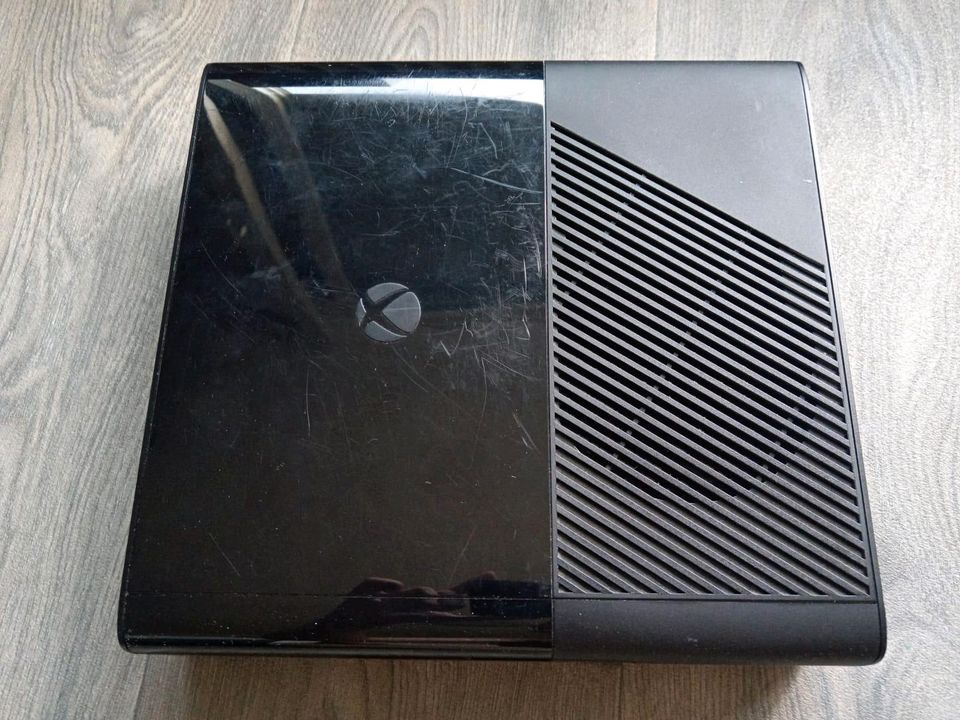 Xbox 360e mit Original Festplatte 500GB und Spiele in Ingolstadt