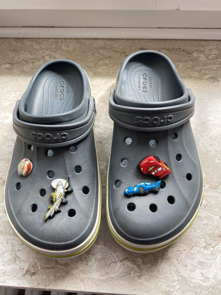 Crocs Kids Bayaband  Clog grau mit Jibbitz 34/35 in Braunschweig