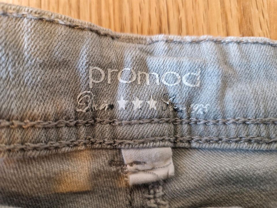 Schöne,  graue Jeansshorts in Hattersheim am Main