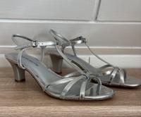 Tamaris Sandalen Riemchensandalen Größe 40 silber Nordrhein-Westfalen - Rheinberg Vorschau