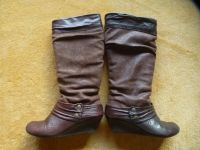 Bullboxer Stiefel Keilabsatz Muster braun 37 Velourleder Leder Rheinland-Pfalz - Guldental Vorschau