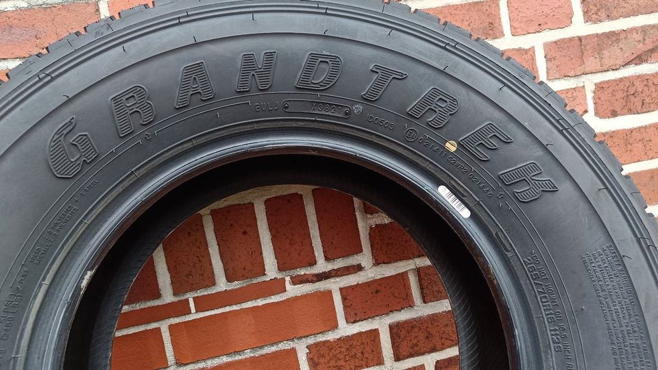 Top Reifen 265/70 R16 Dunlop neuwertig nur 37 Kilometer gefahren in Halle (Westfalen)