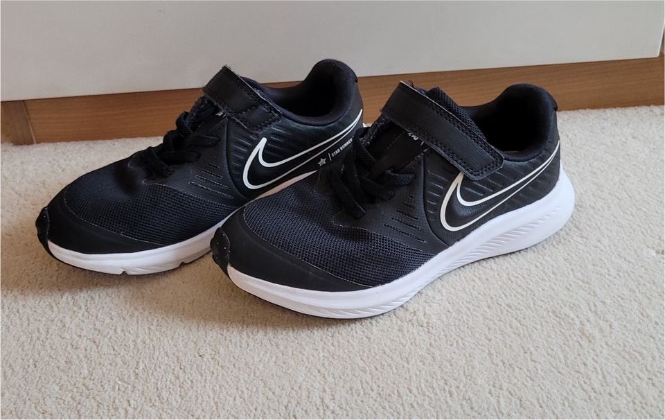 Nike Star Runner 2 Sneaker Turnschuh schwarz Gr. 31 in Vetschau