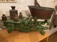 Balkenwaage, alte antike Gußwaage mit Schütte und Gewichten Hessen - Zwingenberg Vorschau