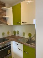 Küche mit Geräten Backofen, Kühlschrank, Spüle, Dunstabzugshaube Sachsen - Taucha Vorschau