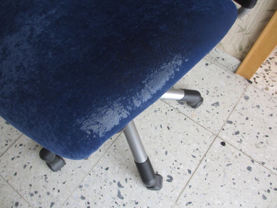 Drehstuhl / Bürostuhl - Höhenverstellbar, blau/schwarz in Straßenhaus