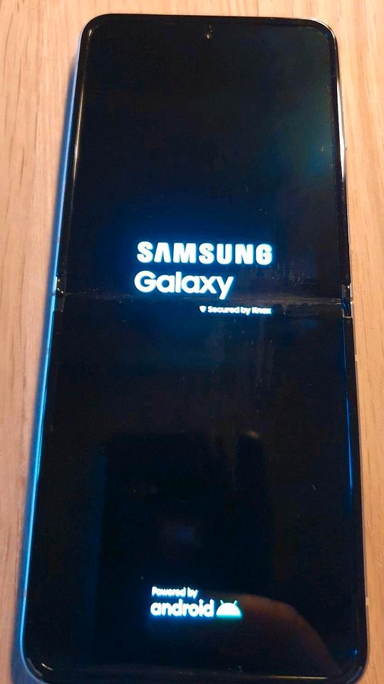 Samsung Galaxy Z Flip 3 5G, 256GB, Farbe cream in Lüneburg