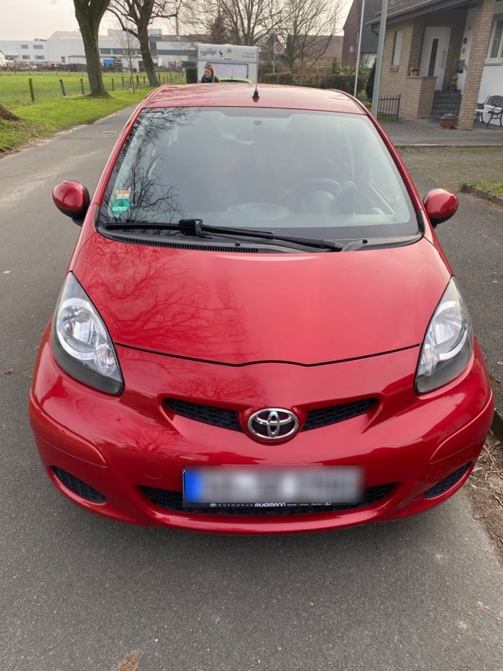 Toyota Aygo (X) 1,0-l-VVT-i CoolRed CoolRed in Geseke