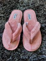 Zehentrenner Hausschuhe Puschen Plüsch  rosa Größe 38 Niedersachsen - Hemmingen Vorschau