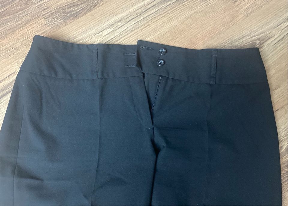 Schwarze Hose Sir Oliver Rachel regular fit Gr 40 in Gettorf