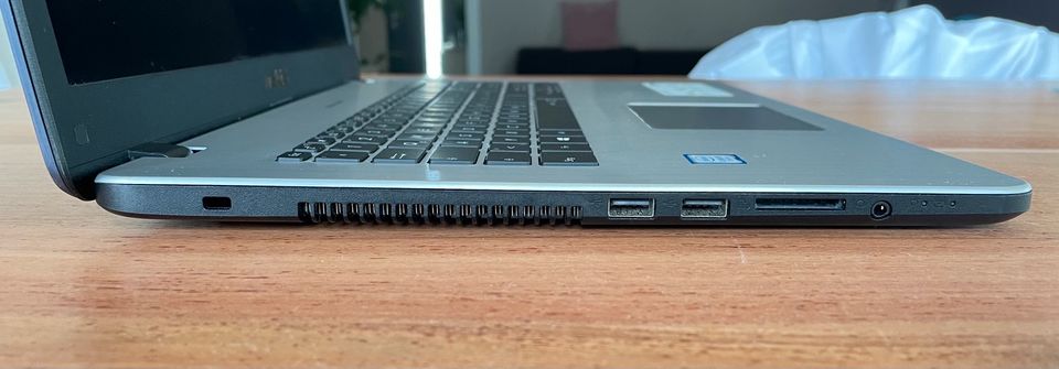 Laptop Asus VivoBook Pro 17 in Lübeck