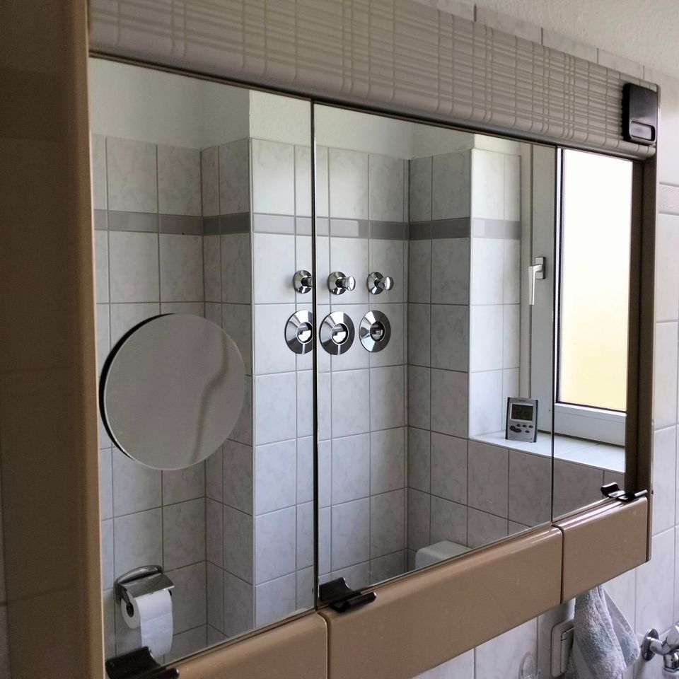 3 teiliger Badezimmer Spiegelschrank mit Steckdose in Goslar