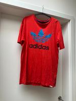 Adidas Shirt in rot, Größe M Hessen - Niestetal Vorschau