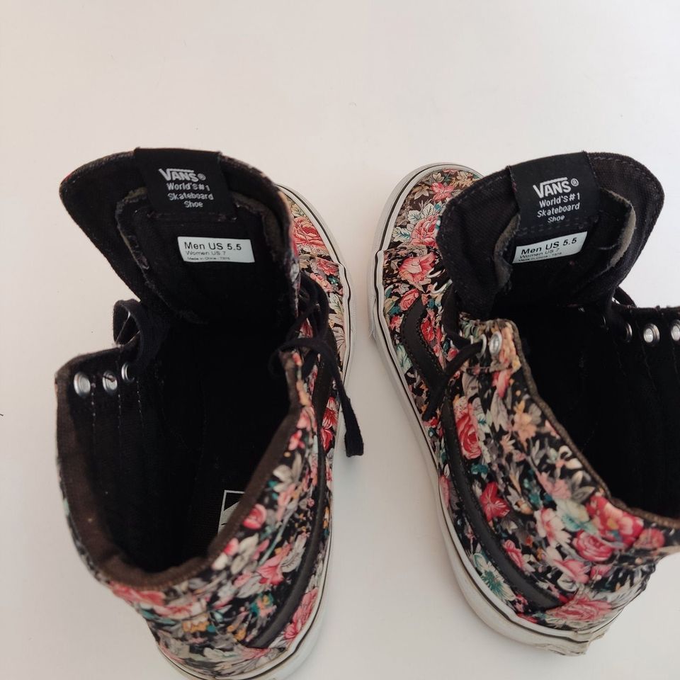 VANS World’s #1 Skateboard mit Blumen Rosen Muster in Radevormwald