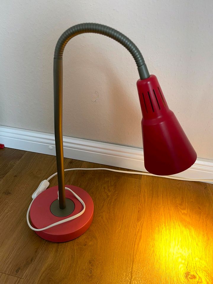 Ikea KVART Schreibtischlampe rot Schreibtischleuchte in Meine